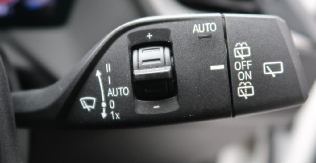 輸入車のワイパー動かし方(例外あり)